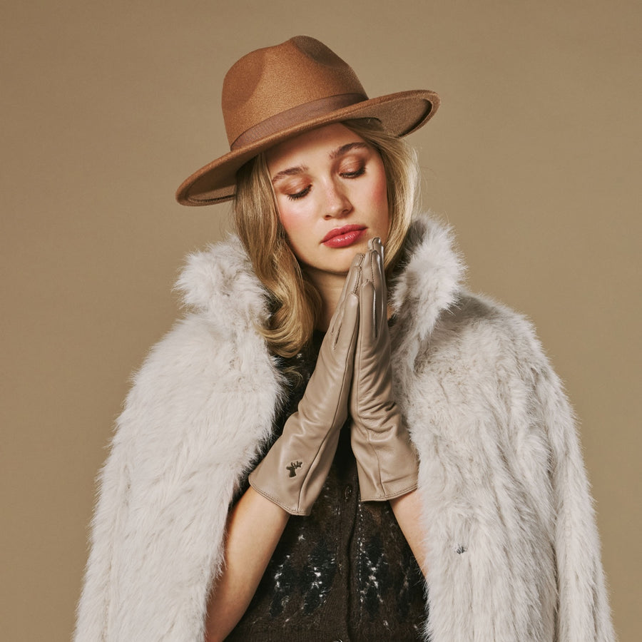 Emma - taupe - Extra-long sheepskin leather gloves with luxurious cashmere lining & touchscreen feature - Schwartz & von Halen - US - 5