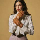 Cecilia (cognac) – Exclusieve dames autohandschoenen van pekari leer