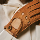 Cecilia (cognac) – Exclusieve dames autohandschoenen van pekari leer