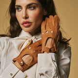 Cecilia (cognac) – Exclusieve dames autohandschoenen van pekari leer