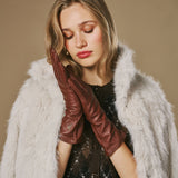 Emma (bruin) – Extra lange dameshandschoenen van schapenleer met luxe kasjmier voering en touchscreen-functie