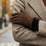 Giocante (bruin) - Suède handschoenen met luxe schapenvacht voering