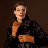 Kathleen (cognac) – Exclusieve dames handschoenen van pekari leer met kasjmier voering