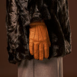 Kathleen (cognac) – Exclusieve dames handschoenen van pekari leer met kasjmier voering