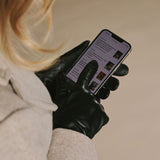 Rosemary (zwart) – Extra lange dames handschoenen van lamsleer met zijden voering en touchscreen-functie