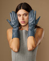 Rosemary Mid-forearm (grijs) - Dameshandschoenen van lamsleer met zijden voering & touchscreenfunctie