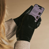 Veronica (zwart) – Dames wanten van lamsleer met faux fur voering en touchscreen-functie