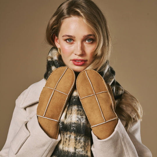 Veronica (camel) - Dames patchwork wanten van schapenleer met warme schapenvacht voering