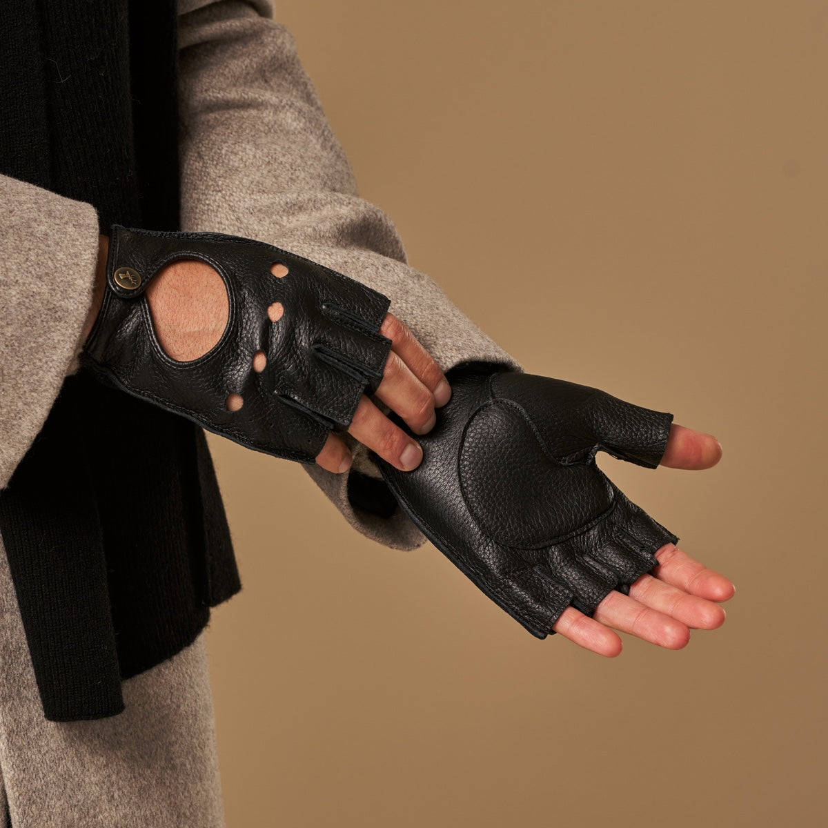 ongevoerde autohandschoenen van hertenleer, ongevoerde autobestuurdershandschoenen, hertenleer, ongevoerde leren handschoenen, motorhandschoenen, heren, kleur cognac-zwart ongevoerde autohandschoenen van hertenleer, ongevoerde autobestuurdershandschoenen, hertenleer, ongevoerde leren handschoenen, motorhandschoenen, heren, kleur cognac-zwart